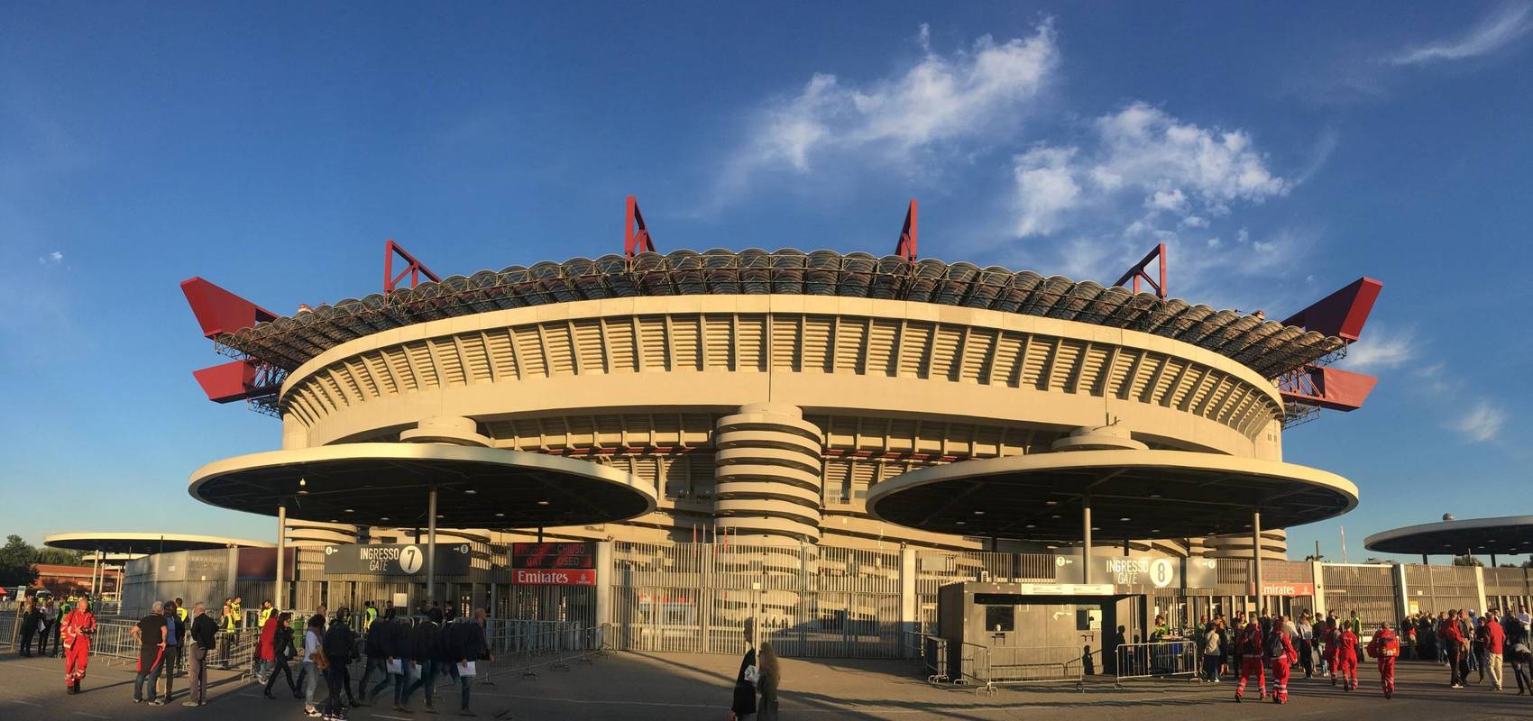 你知道AC米兰的主场叫什么吗？圣西罗球场的传奇