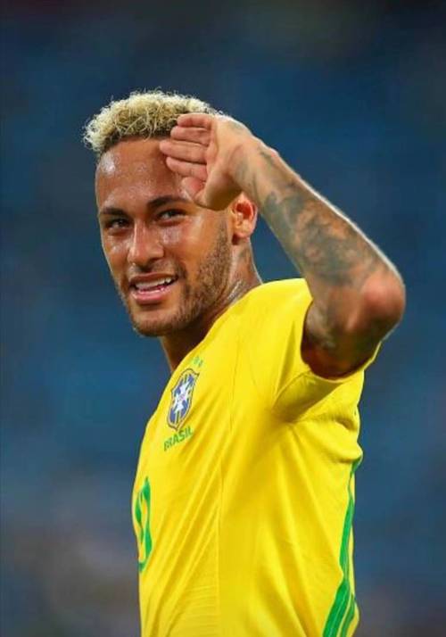 足球彩虹过人:这项高难度技巧究竟是谁首创的?