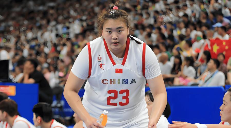 深扒李月汝身高体重：中国女篮实力中锋的秘密武器