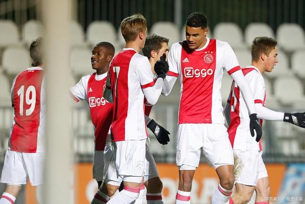 阿贾克斯足球俱乐部在哪个联赛?原来在荷兰顶级联赛征战!