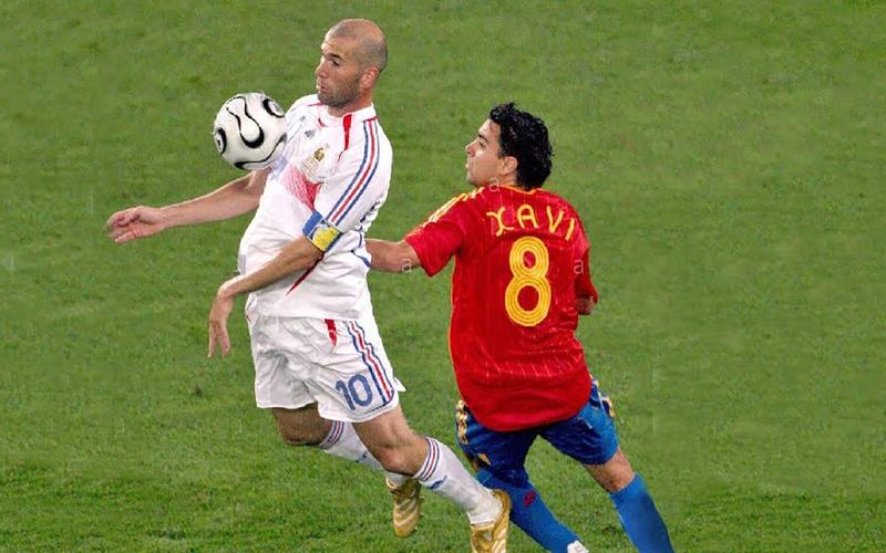 齐达内VS哈维:谁才是足球史上最强中场?