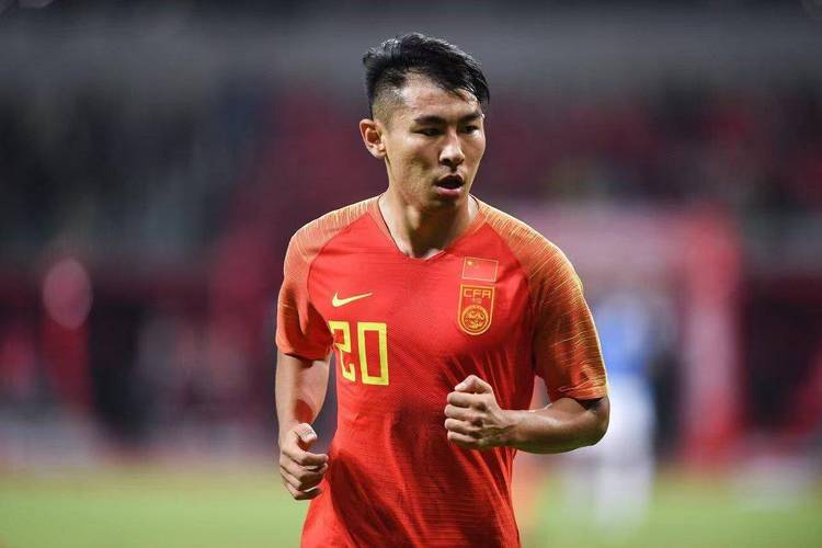 想知道国足球员一年能赚多少钱吗?这里有你想知道的答案!