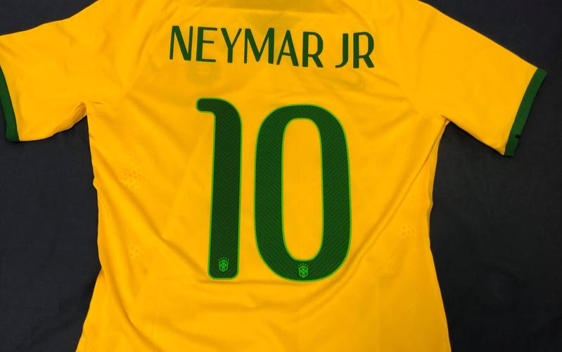 足球巨星内马尔:他都穿过哪些号码的球衣?