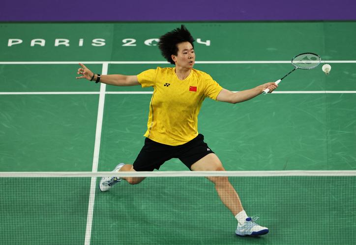 羽毛球巅峰对决:何冰娇完胜陈雨菲,实力差距有多大?