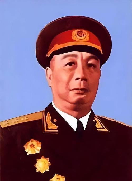 轻松了解：现任三军总司令是谁及相关背景资料