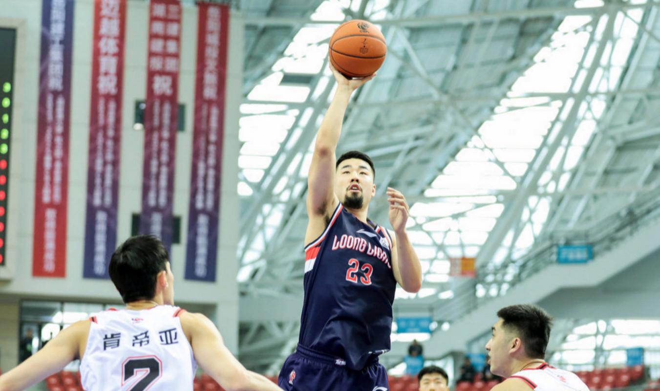 CBA新星对决：王泉泽能超越张镇麟吗？