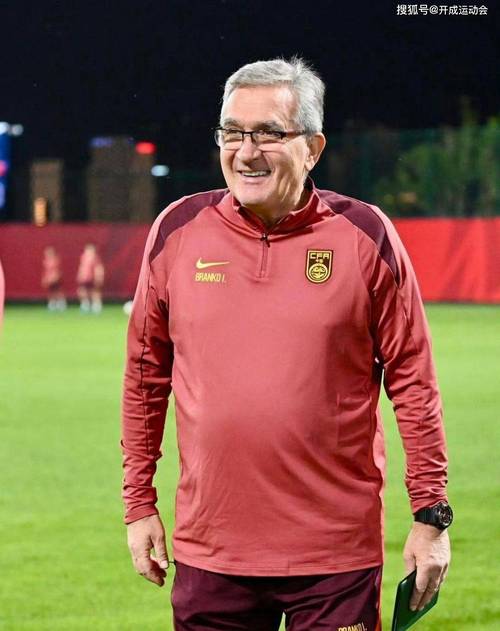 想知道国足球员一年能赚多少钱吗?这里有你想知道的答案!