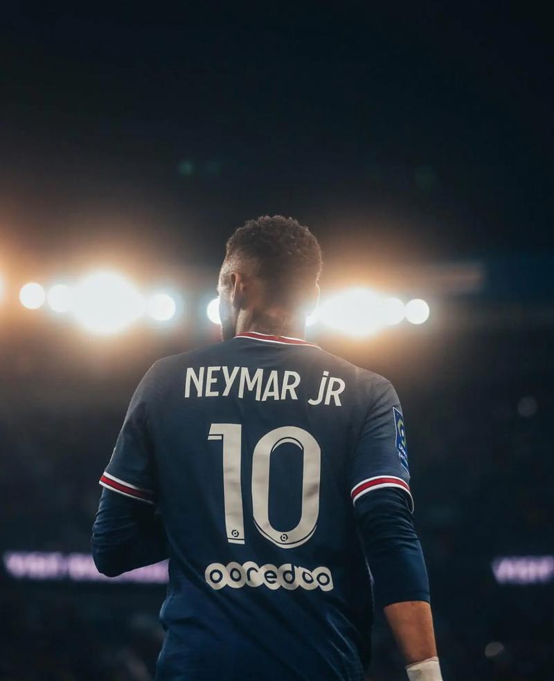 内马尔退役背后：大巴黎的失误和世界杯的梦想？