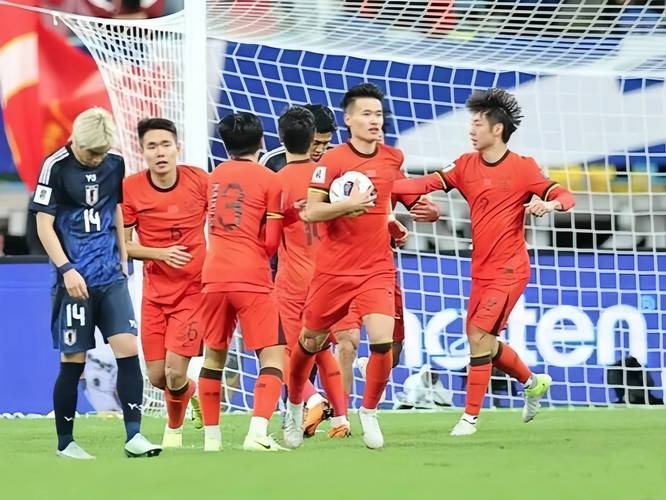 想知道国足球员一年能赚多少钱吗?这里有你想知道的答案!