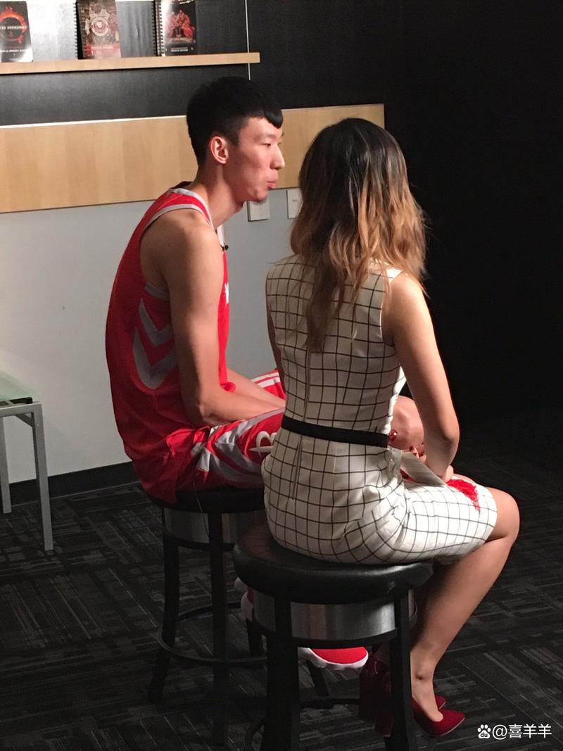 篮球巨星周琦老婆身价惊人？亿万富婆的低调生活