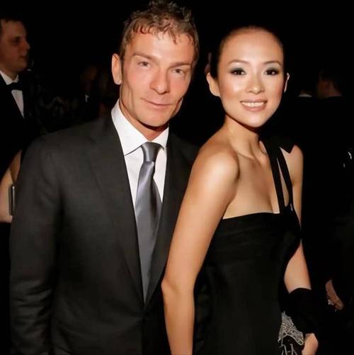 科比章子怡关系揭秘：是真的“铁”关系吗？