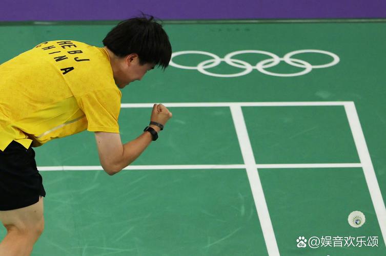 羽毛球巅峰对决:何冰娇完胜陈雨菲,实力差距有多大?