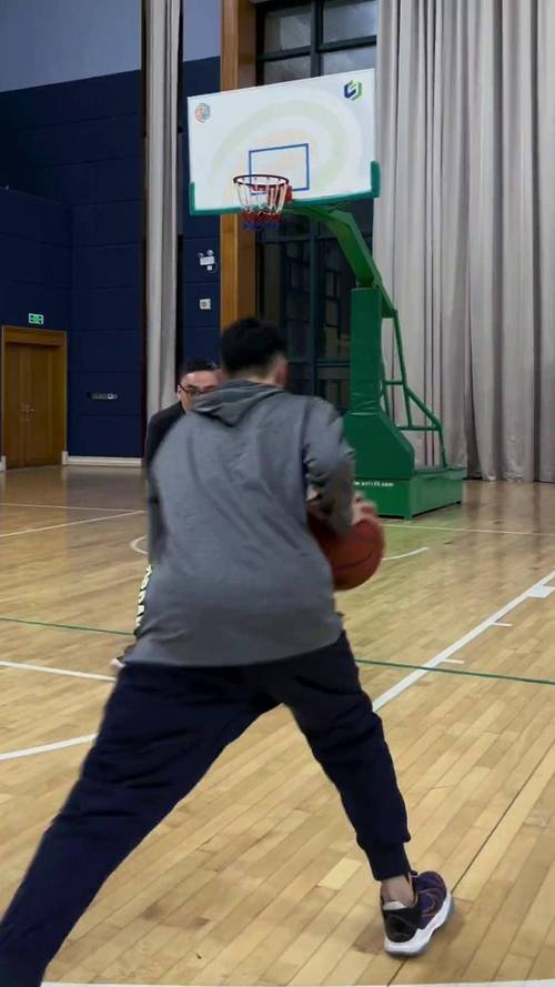 篮球过人技巧教学:最轻松的过人方法,让你成为球场明星