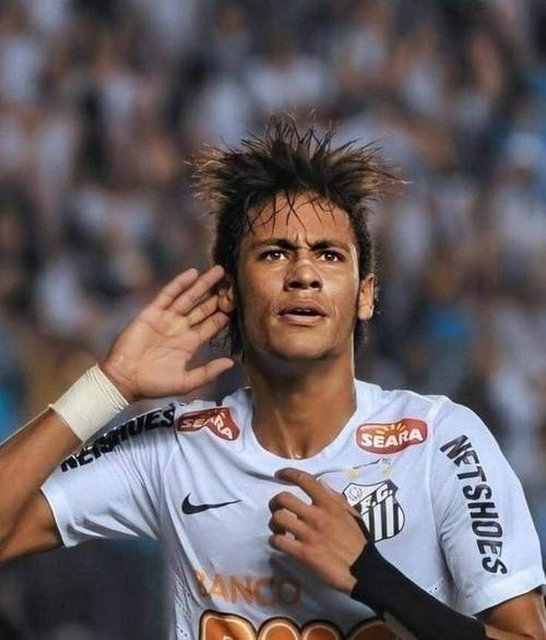 内马尔目前在哪个球队效力?内马尔职业生涯球队变迁史!