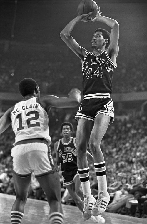 内特罗宾逊效力过哪些球队？他曾经的NBA球队有哪些？