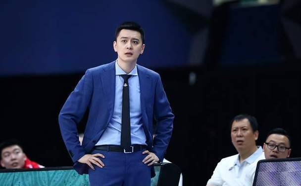 篮球名帅杨鸣：为何对妻子只字不提？