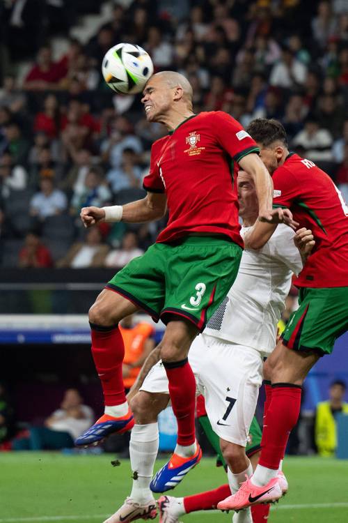 想看足球比赛?这里有高清直播和精彩回放!