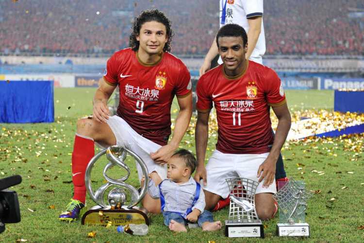 艾克森归化背后:梦想、金钱和中国足球的吸引力