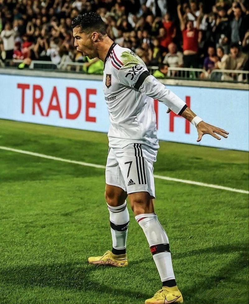 足坛传奇C罗,总进球数排名全球第几?