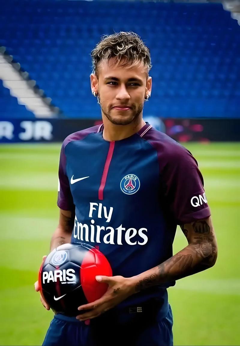 内马尔目前在哪个球队效力?内马尔职业生涯球队变迁史!