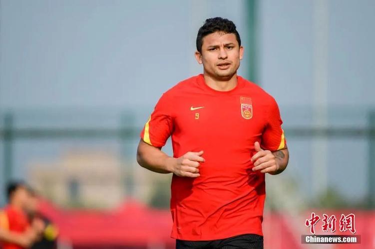 艾克森归化背后:梦想、金钱和中国足球的吸引力