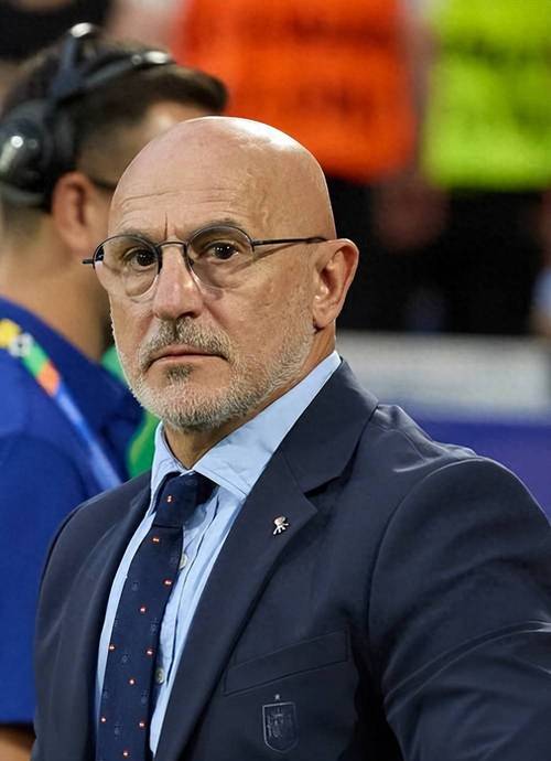 想知道巴萨现任主教练是谁吗?答案就在这里!