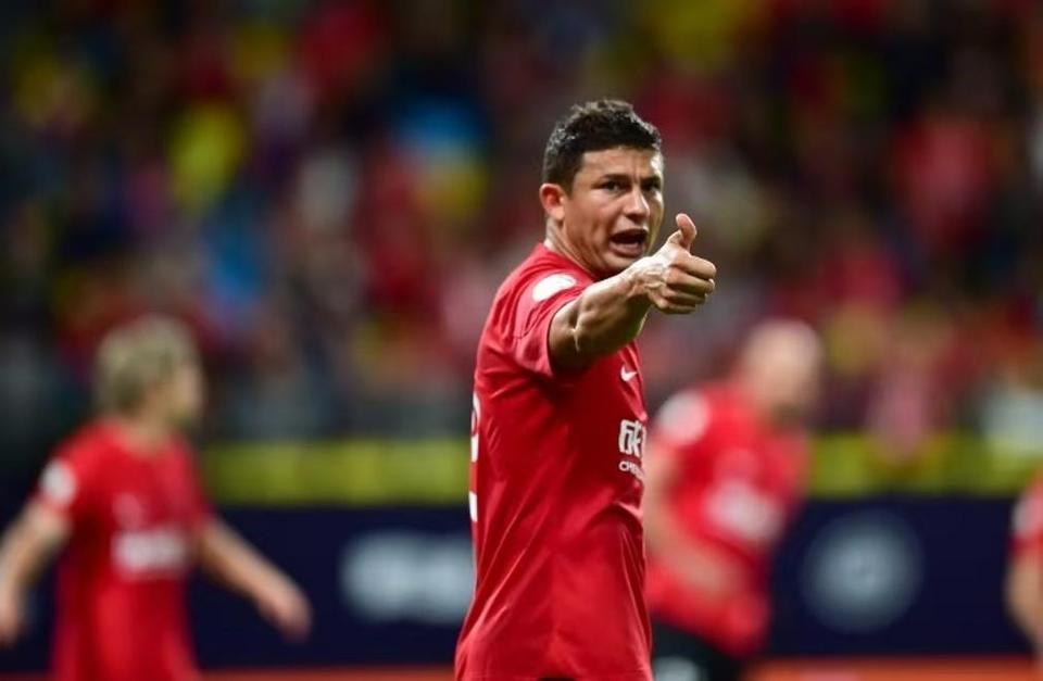 艾克森归化背后:梦想、金钱和中国足球的吸引力