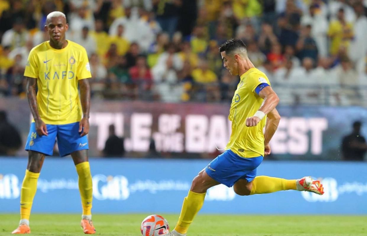 揭秘C罗电梯球：这记任意球是如何诞生的？