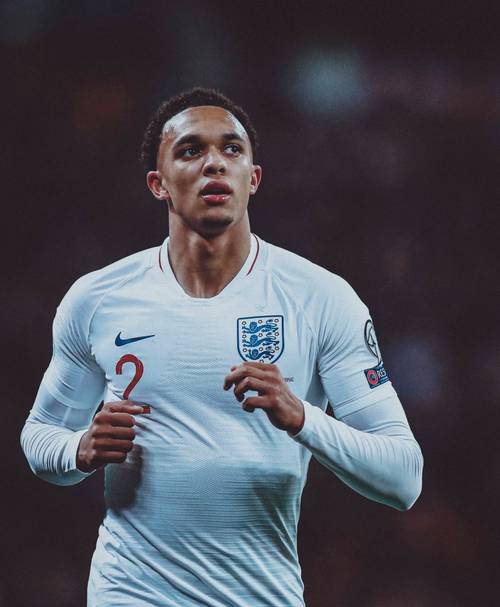 现在利物浦的9号球员是谁?他的表现如何?