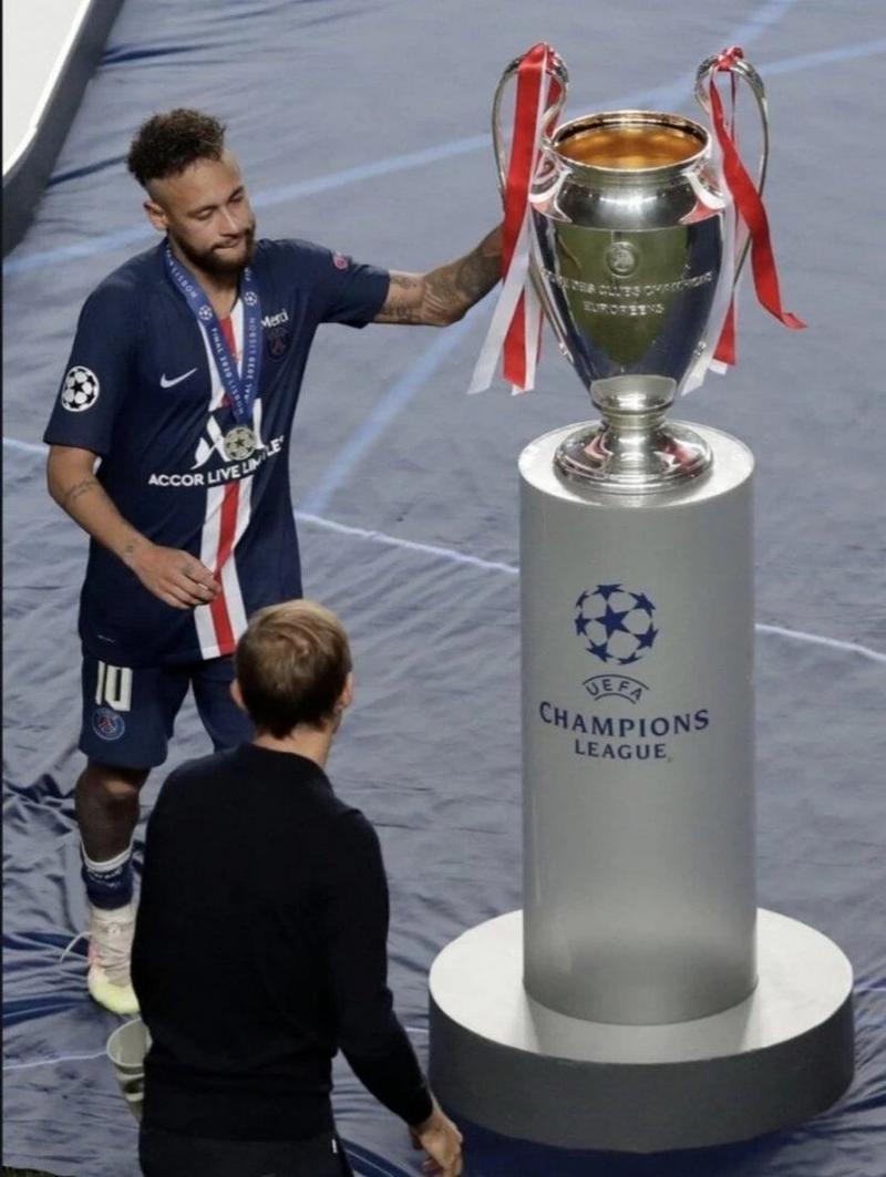 内马尔拥有欧冠冠军奖杯吗？一次冠军的背后故事