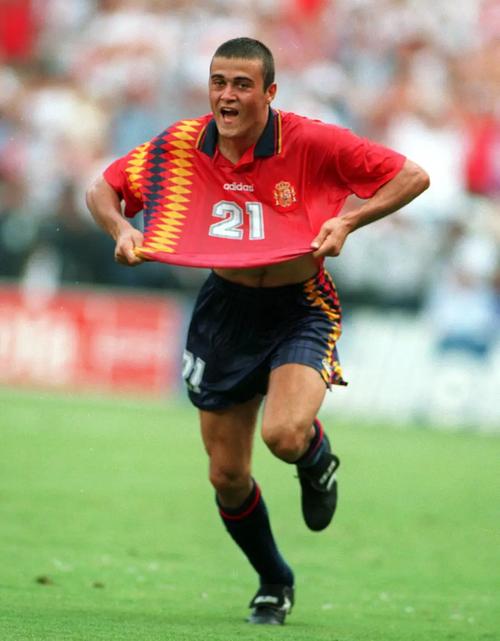 世界杯几年一次举办？四年一度的足球盛宴！