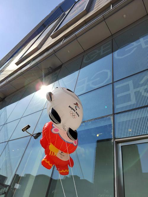 雪容融踢冰墩墩屁股视频在哪看？(热门平台推荐指南)