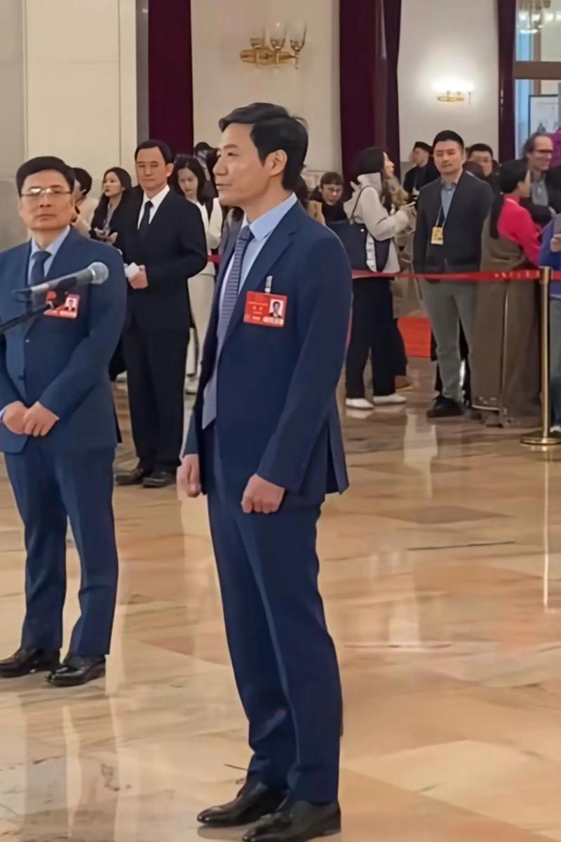 雷军苏炳添长得像实锤了?高清对比图看这里!