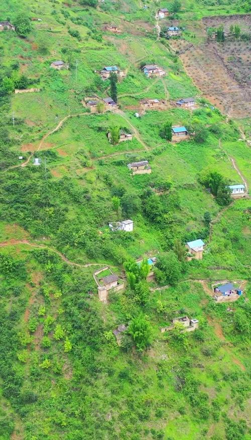 记者报道悬崖村搬迁过程分享?第一视角爬天梯经验记录!