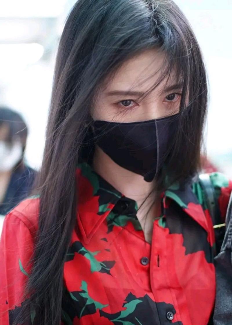 鞠婧祎口罩怎么戴?学会明星同款搭配秘诀!