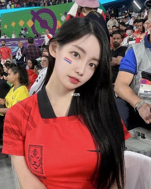 韩国美女球迷看球超火辣！现场助威照引爆网络热搜