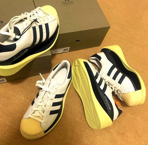 阿迪达斯y-3怎么搭配好看?百搭穿法轻松提升潮流感