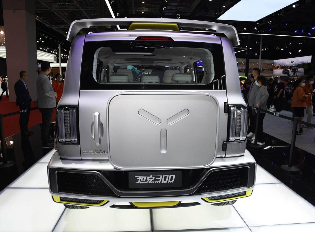 坦克300赛博朋克优缺点在哪?实测对比一看就懂!