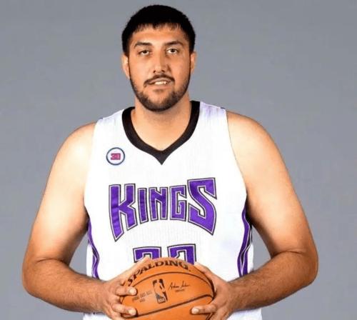 马克-伊顿身高是多少?史上最高球员的优势揭秘!