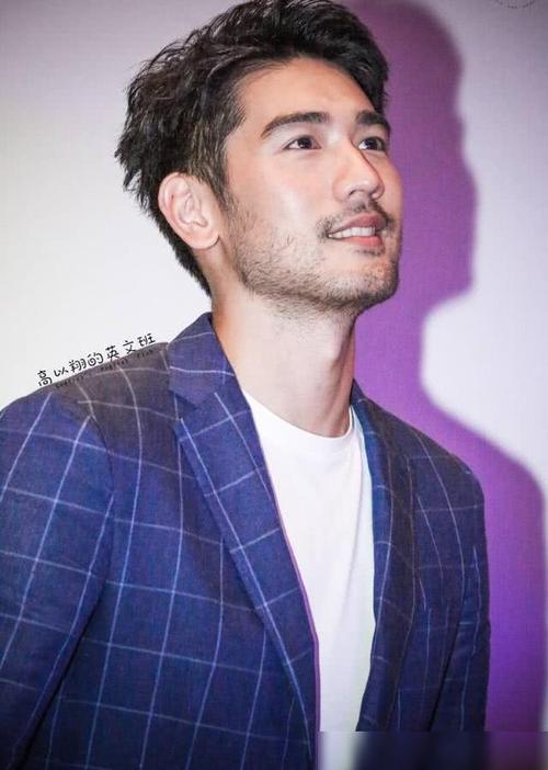 李玉刚羽生结弦谁更受欢迎？(粉丝投票结果大揭秘！)