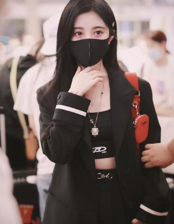 鞠婧祎口罩怎么戴?学会明星同款搭配秘诀!