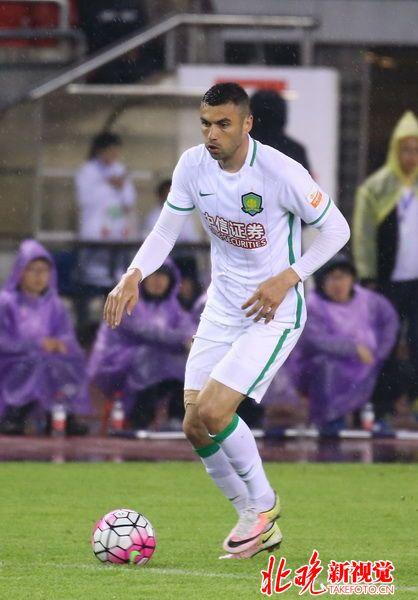 伊尔马兹为什么被球迷称为英雄?揭秘他的关键进球时刻