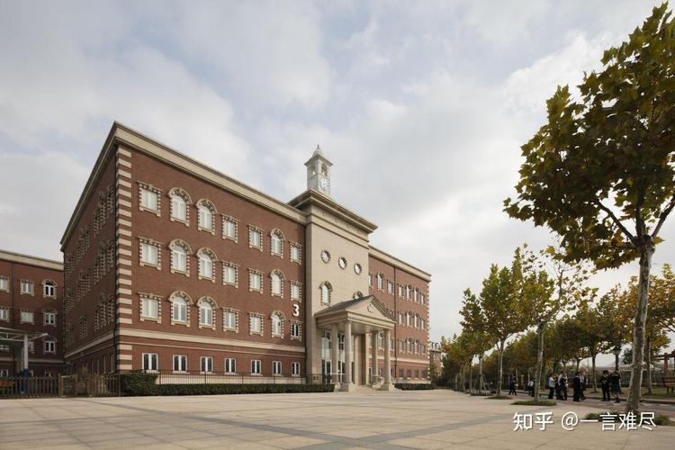 清华毕业当保姆值不值？学历与家政行业适配度解析