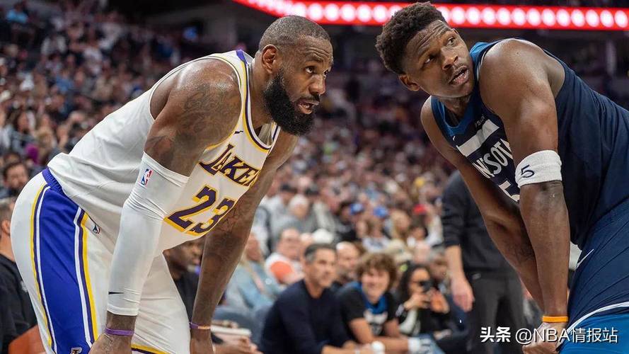 詹姆斯恶意犯规被驱逐出场原因何在？资深球迷深度剖析