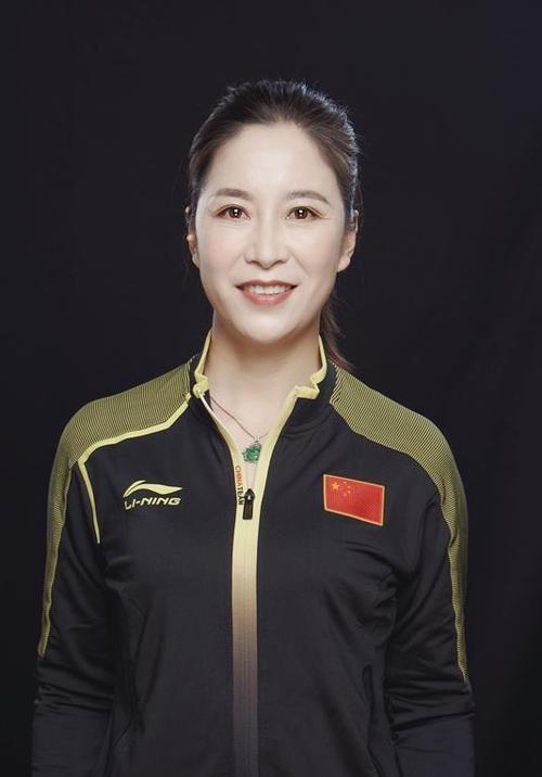 字数控制在18-25字区间(如最短18字竞走冠军王丽萍为何无国旗绕场 体育往事揭秘)