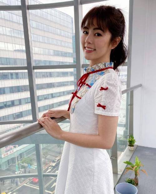 黑涩会美眉容萱多大年龄?出道经历和真实年龄盘点