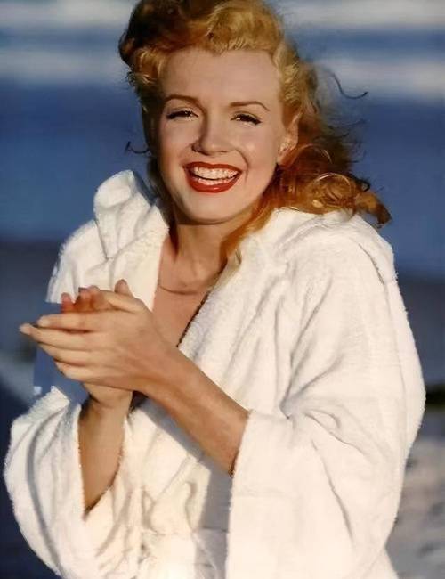 马连良梦露的照片如何欣赏?三招教你快速读懂历史趣闻