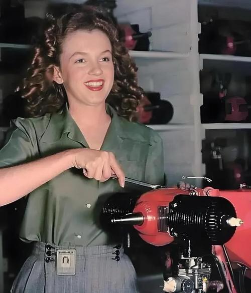 马连良梦露的照片如何欣赏?三招教你快速读懂历史趣闻