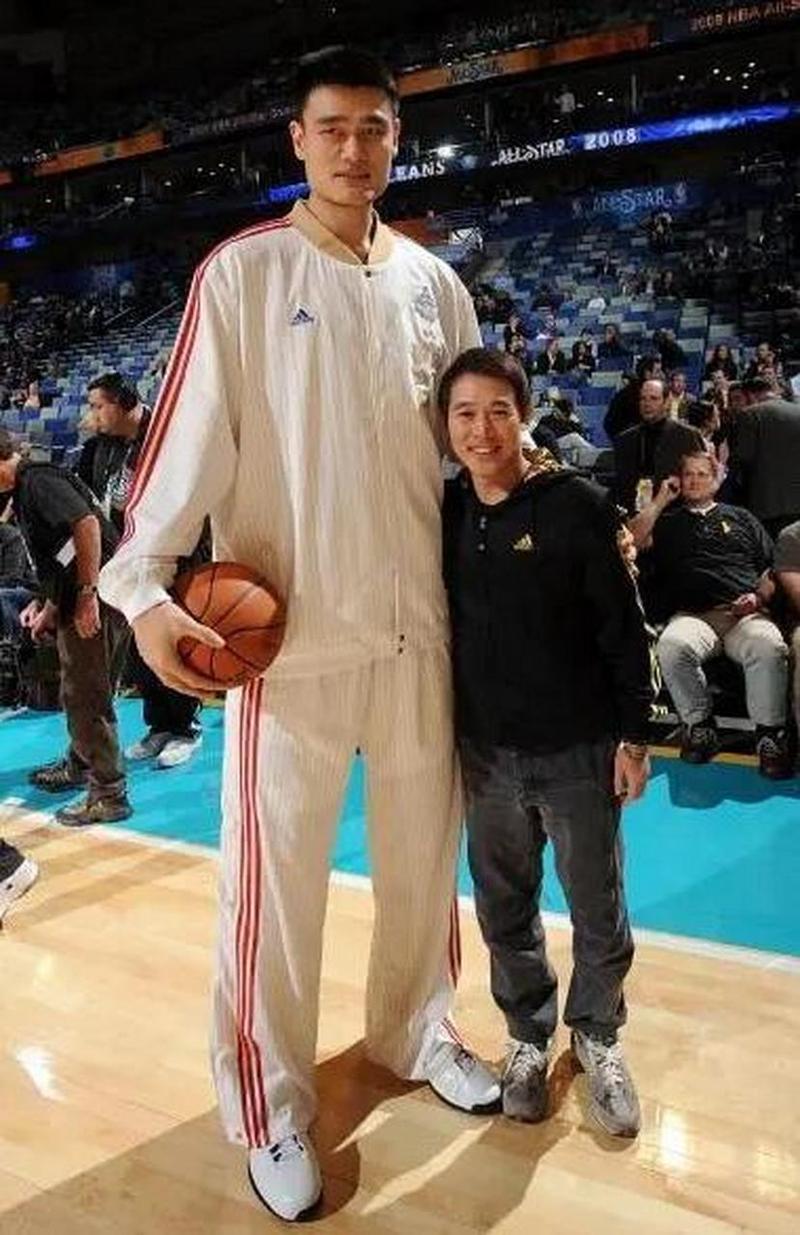 奥尼尔身高和姚明比谁高？两大巨人真实差距揭秘（绝对出乎你意料）