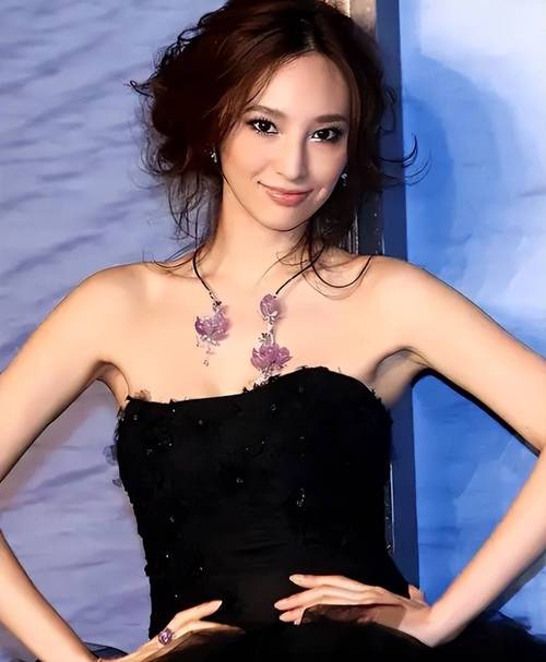 微博吴佩慈婚姻状况如何？家庭生活内幕大公开！